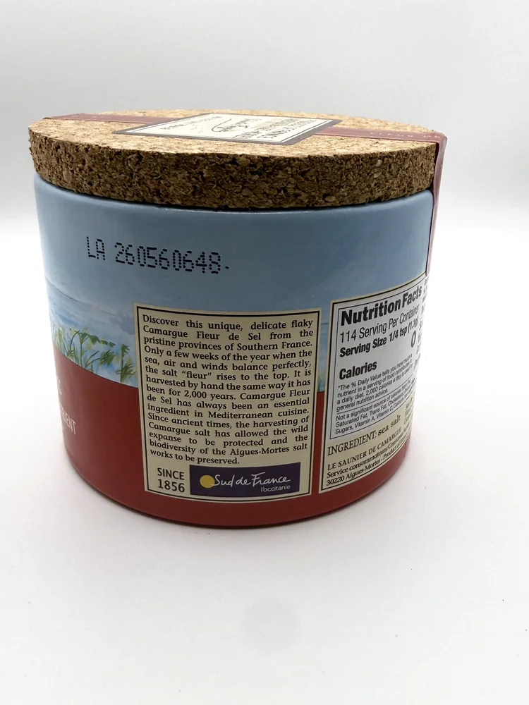 Story panel and printed lot code on the back of the Le Saunier de Camargue drum